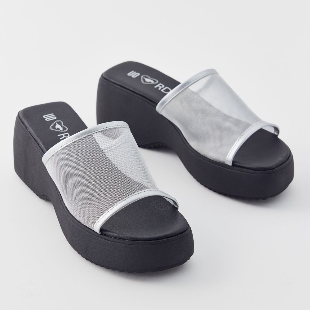 Rocket Dog UO Exclusive Lennox Mesh
Platform Sandal- 9